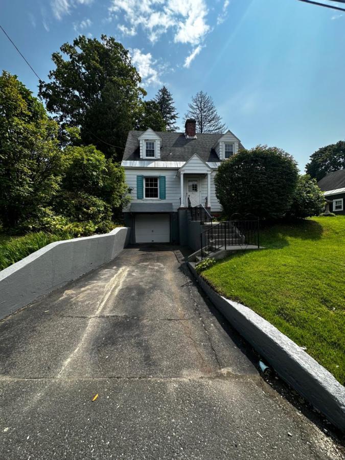 Cute Cape Cod Style Home Pittsfield Exterior foto